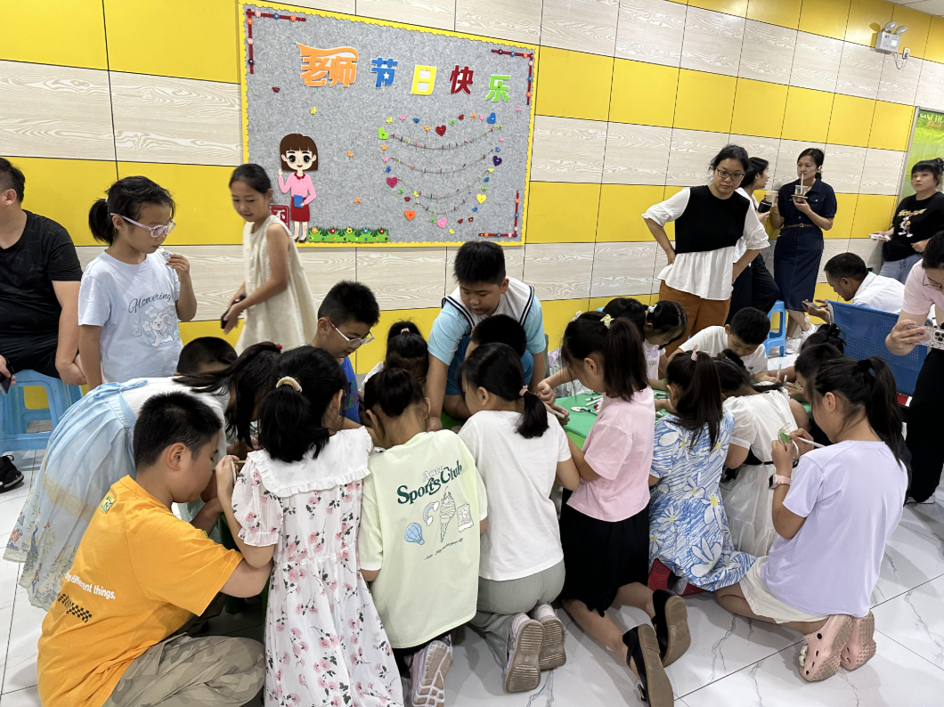 海口天童教育：家庭英语环境，不是靠“教”出来的(图1)