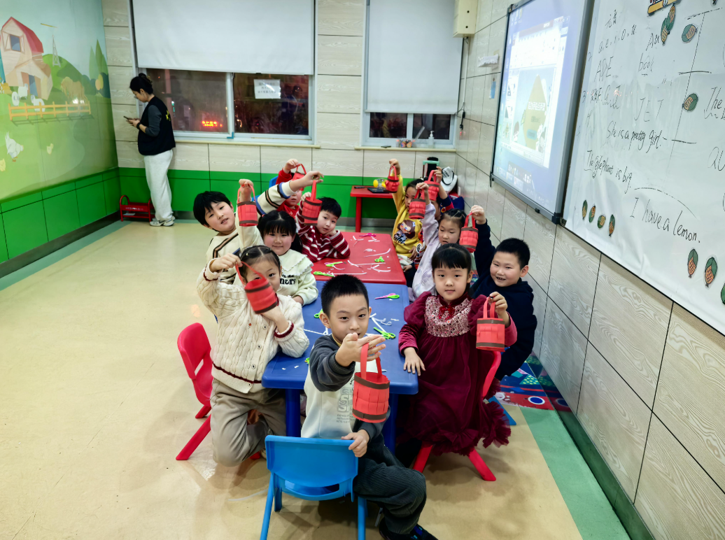 海口天童教育：孩子学英语，家长该不该陪写作业？(图2)