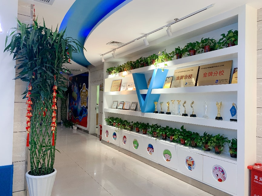 孩子英语启蒙，为什么呼和浩特天童教育不建议先学字母？(图1)