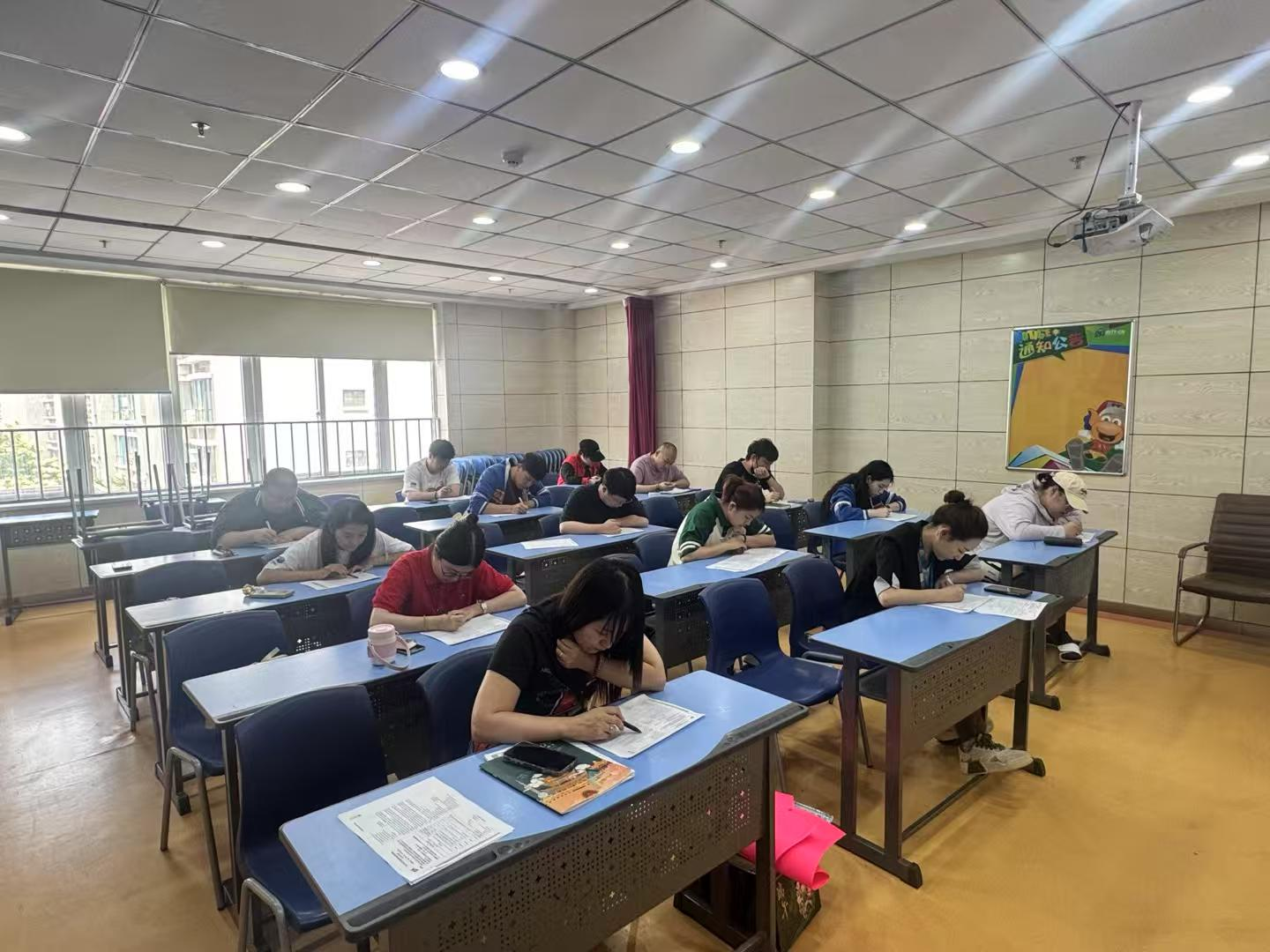 离开图片就不会读英语？海口天童教育提醒当心视觉依赖拖慢阅读(图1)